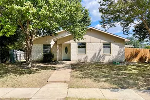 702 Pinehill Ln, Grand Prairie, TX 75052 - Photo 1