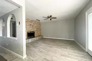 702 Pinehill Ln, Grand Prairie, TX 75052 - Photo 3