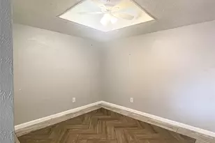 702 Pinehill Ln, Grand Prairie, TX 75052 - Photo 5