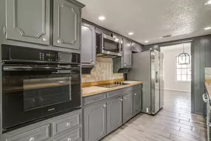 1225 Crestwood Dr, Cleburne, TX 76033 - Photo 19