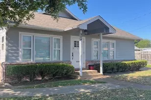 904 W Henderson St, Cleburne, TX 76033 - Photo 1