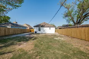 2410 S Marsalis Ave, Dallas, TX 75216 - Photo 23