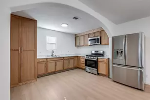 2410 S Marsalis Ave, Dallas, TX 75216 - Photo 13