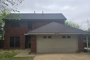 2665 Forest Trail Dr, Grand Prairie, TX 75052 - Photo 3