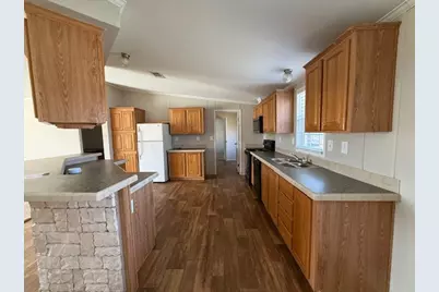 510 W Maple Street, Nocona, TX 76255 - Photo 3