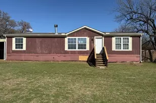 510 W Maple St, Nocona, TX 76255 - Photo 1