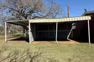 510 W Maple St, Nocona, TX 76255 - Photo 13