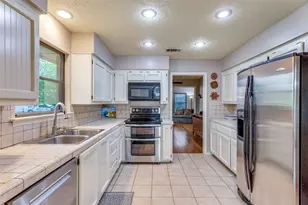 9714 Windsor Cir, Fort Worth, TX 76140 - Photo 11