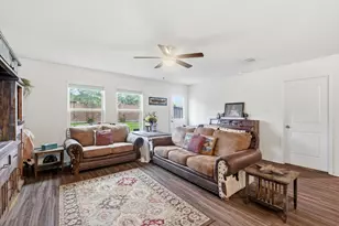 412 Falling Star Dr, Fort Worth, TX 76052 - Photo 7
