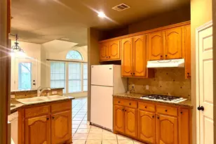 1410 Oxford Dr, Mansfield, TX 76063 - Photo 5