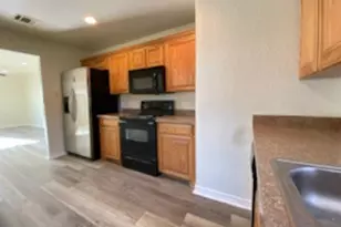 514 Euclid St, Cleburne, TX 76033 - Photo 3