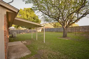 1121 Celeste St, Crowley, TX 76036 - Photo 11