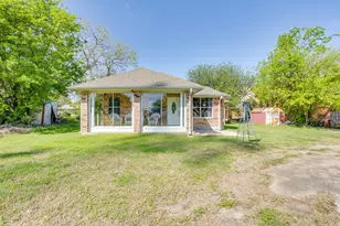 108 S Douglas St, Covington, TX 76636 - Photo 37