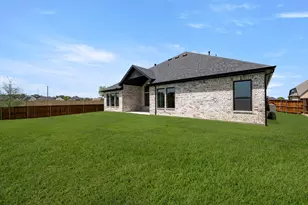 2315 Meek Woods Ln, Mansfield, TX 76063 - Photo 3