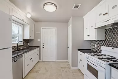 3201 McCart Avenue, Fort Worth, TX 76110 - Photo 13