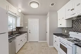 3201 McCart Ave, Fort Worth, TX 76110 - Photo 13