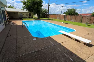 303 David Davis Dr, McGregor, TX 76657 - Photo 27