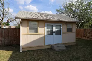 303 David Davis Dr, McGregor, TX 76657 - Photo 19