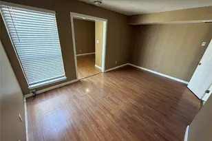 2301 Basil Dr, Arlington, TX 76006 - Photo 3