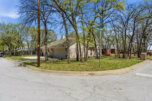 705 Oak Park Dr, Azle, TX 76020 - Photo 3