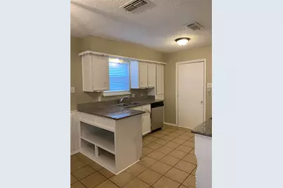 5410 Kings Manor Drive, Lake Dallas, TX 75065 - Photo 13