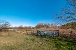 394 Emerald Glenn Ln, Pilot Point, TX 76258 - Photo 23