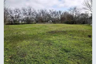 319 E Miller Street, Burleson, TX 76028 - Photo 3