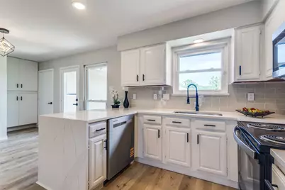 900 Hillside Lane, Flower Mound, TX 75028 - Photo 11