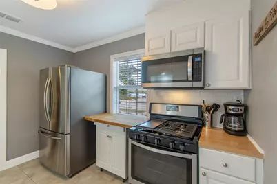 3909 Locke Avenue, Fort Worth, TX 76107 - Photo 11