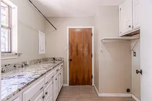 8808 Sylvan Ct, Fort Worth, TX 76120 - Photo 23