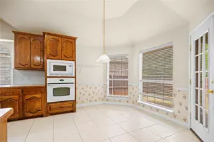 2716 Potter Ct, Grand Prairie, TX 75052 - Photo 13