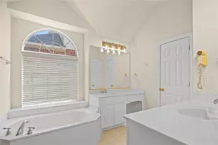 2716 Potter Ct, Grand Prairie, TX 75052 - Photo 19