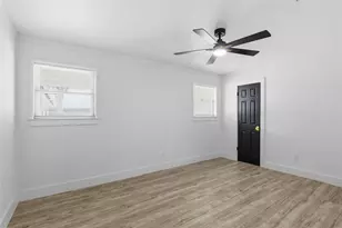 317 Cedar Creek Ct, Fort Worth, TX 76103 - Photo 15