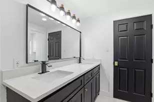 317 Cedar Creek Ct, Fort Worth, TX 76103 - Photo 11