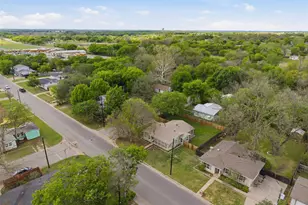 320 W Rucker St, Granbury, TX 76048 - Photo 29