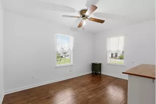 320 W Rucker St, Granbury, TX 76048 - Photo 23