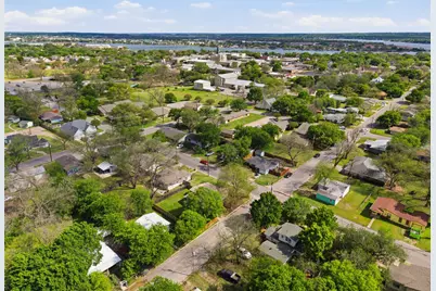 320 W Rucker Street, Granbury, TX 76048 - Photo 33