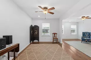 320 W Rucker St, Granbury, TX 76048 - Photo 11