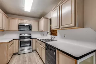 82 E Mountain Creek Dr E, Grand Prairie, TX 75052 - Photo 13