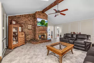 826 Lake Forest Court, Grapevine, TX 76051 - Photo 5