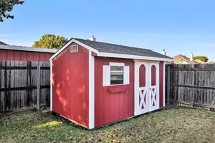 301 Mary Kay Ct, Burleson, TX 76028 - Photo 35