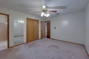 1405 Blackhill Ct, Arlington, TX 76012 - Photo 31