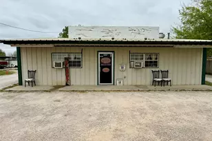 555 S Allen St, Boyd, TX 76023 - Photo 13
