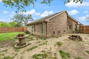 121 W Oneal St, Wills Point, TX 75169 - Photo 17