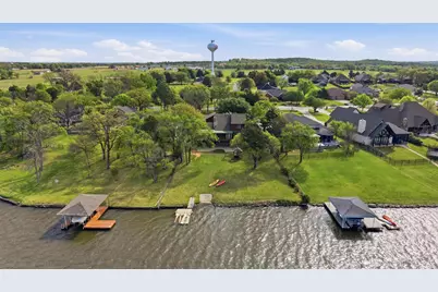 1334 Kiowa Drive E, Gainesville, TX 76240 - Photo 1