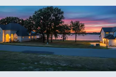 32 Shoreline Drive, Mabank, TX 75143 - Photo 1