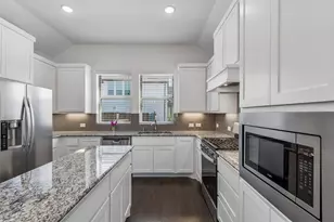 4552 Meadow Sage St, Arlington, TX 76005 - Photo 5