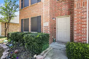 1349 Hillside Dr, Burleson, TX 76028 - Photo 5