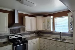 401 Powers St, Lacy Lakeview, TX 76705 - Photo 7