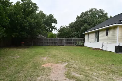 401 Powers Street, Lacy Lakeview, TX 76705 - Photo 25